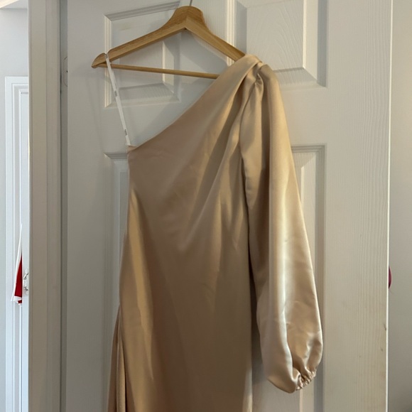 Gown - Picture 2 of 4